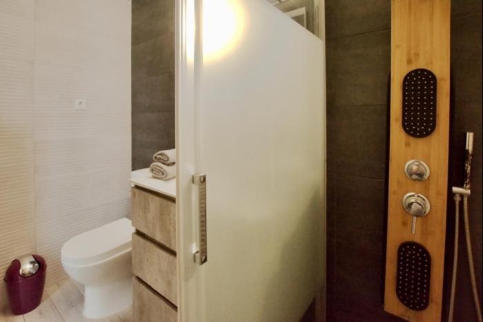 Apartment Near The Port, Wide, Confortable, Wi-fi, Terrace, Aircon