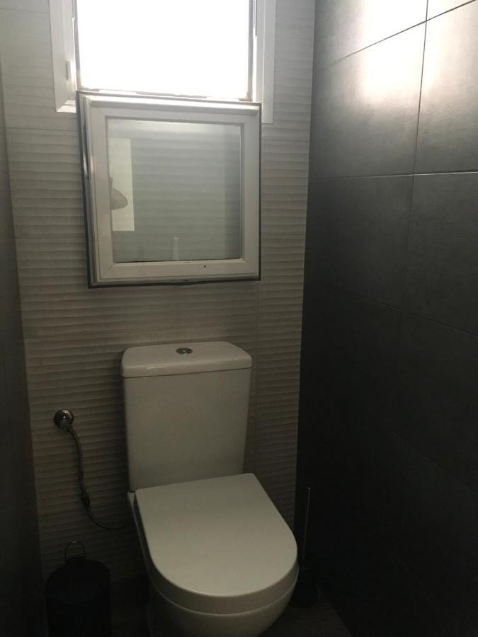 Near The Port, Wide, Confortable, Wi-fi, Terrace, Aircon Apartment *