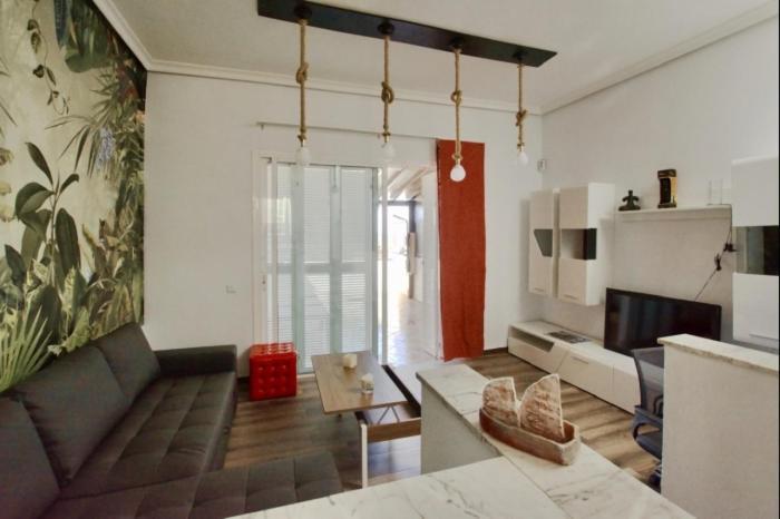 Near The Port, Wide, Confortable, Wi-fi, Terrace, Aircon Apartment *