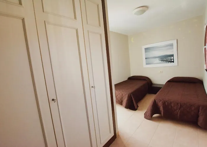 Near The Port, Wide, Confortable, Wi-Fi, Terrace, Aircon