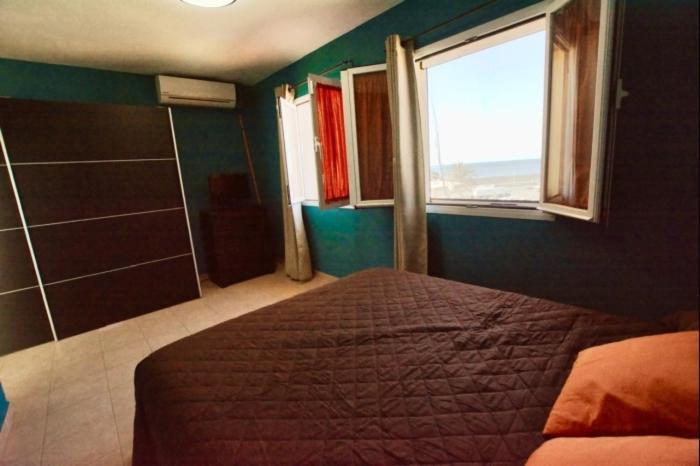 Apartamento Near The Port, Wide, Confortable, Wi-fi, Terrace, Aircon