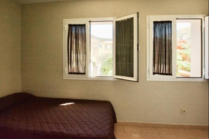 Near The Port, Wide, Confortable, Wi-fi, Terrace, Aircon